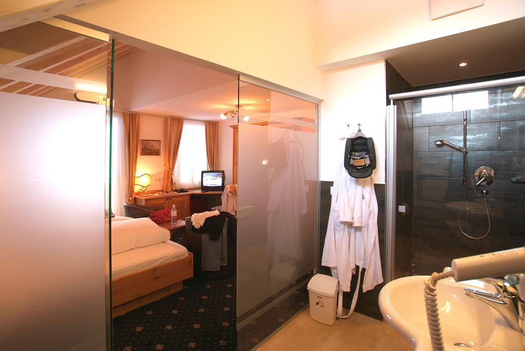 Hotel Fatlar Ischgl Rum bild